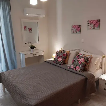 Lilis In Center With Sea View