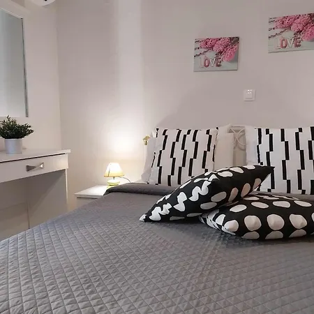 Lilis In Center With Sea View 公寓 *