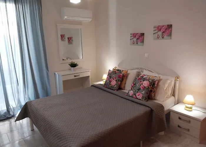 Lilis In Center With Sea View